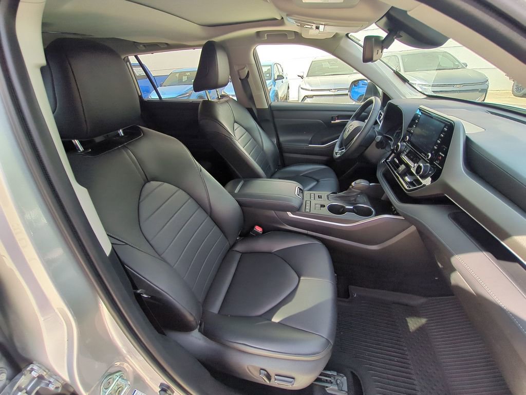 Used 2020 Toyota Highlander XLE image 36