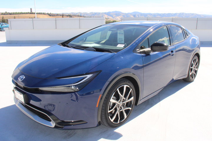 Used 2023 Toyota Prius Prime FWD image 6