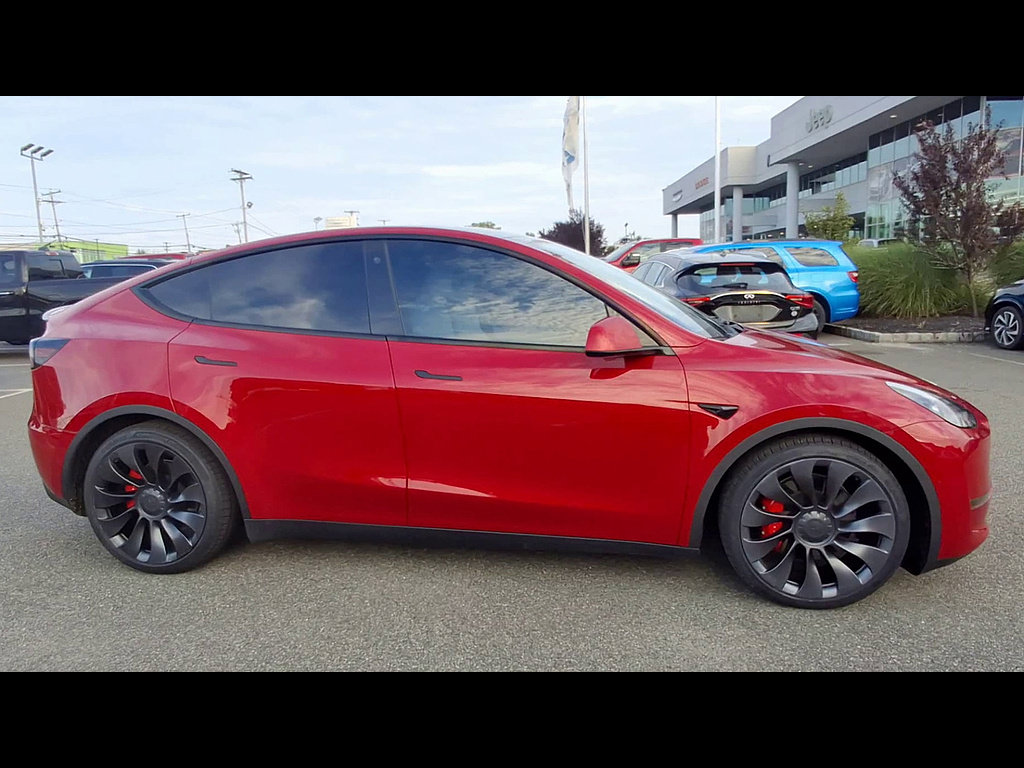Used 2022 Tesla Model Y Performance AWD/4WD image 9