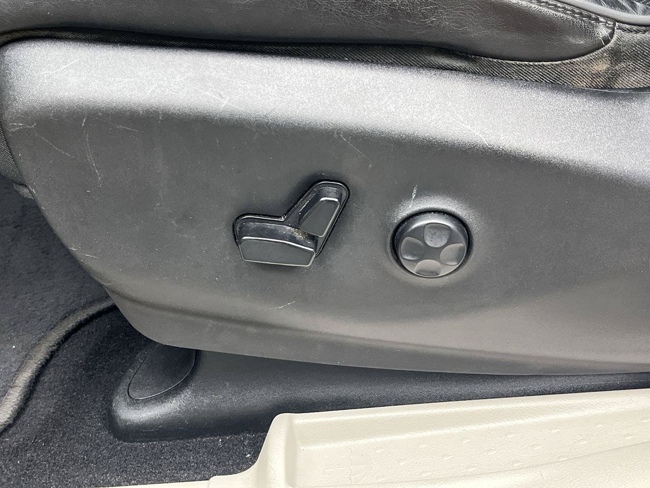Used 2018 Chrysler Pacifica Limited FWD image 11