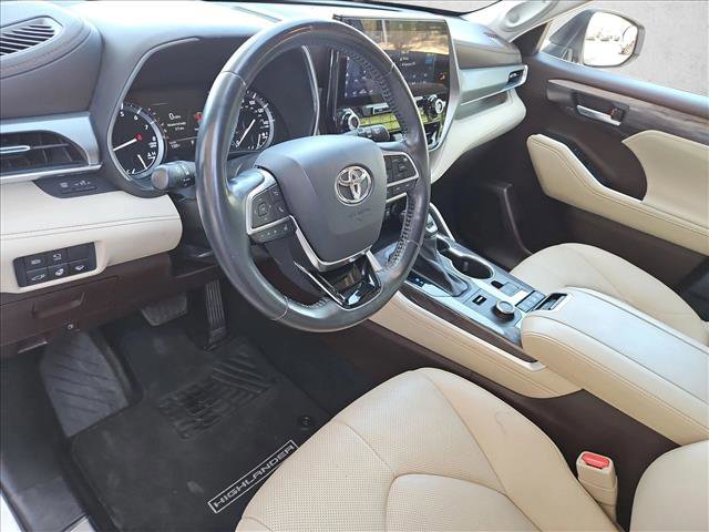 Used 2021 Toyota Highlander Platinum AWD/4WD image 13
