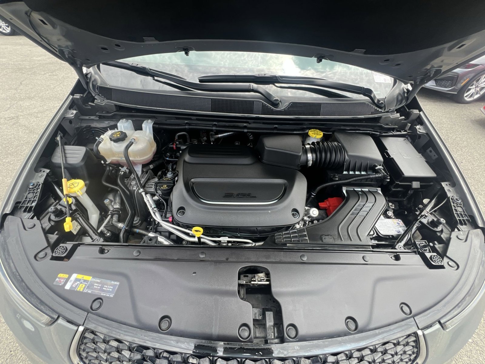 Used 2025 Chrysler Pacifica Select FWD image 36