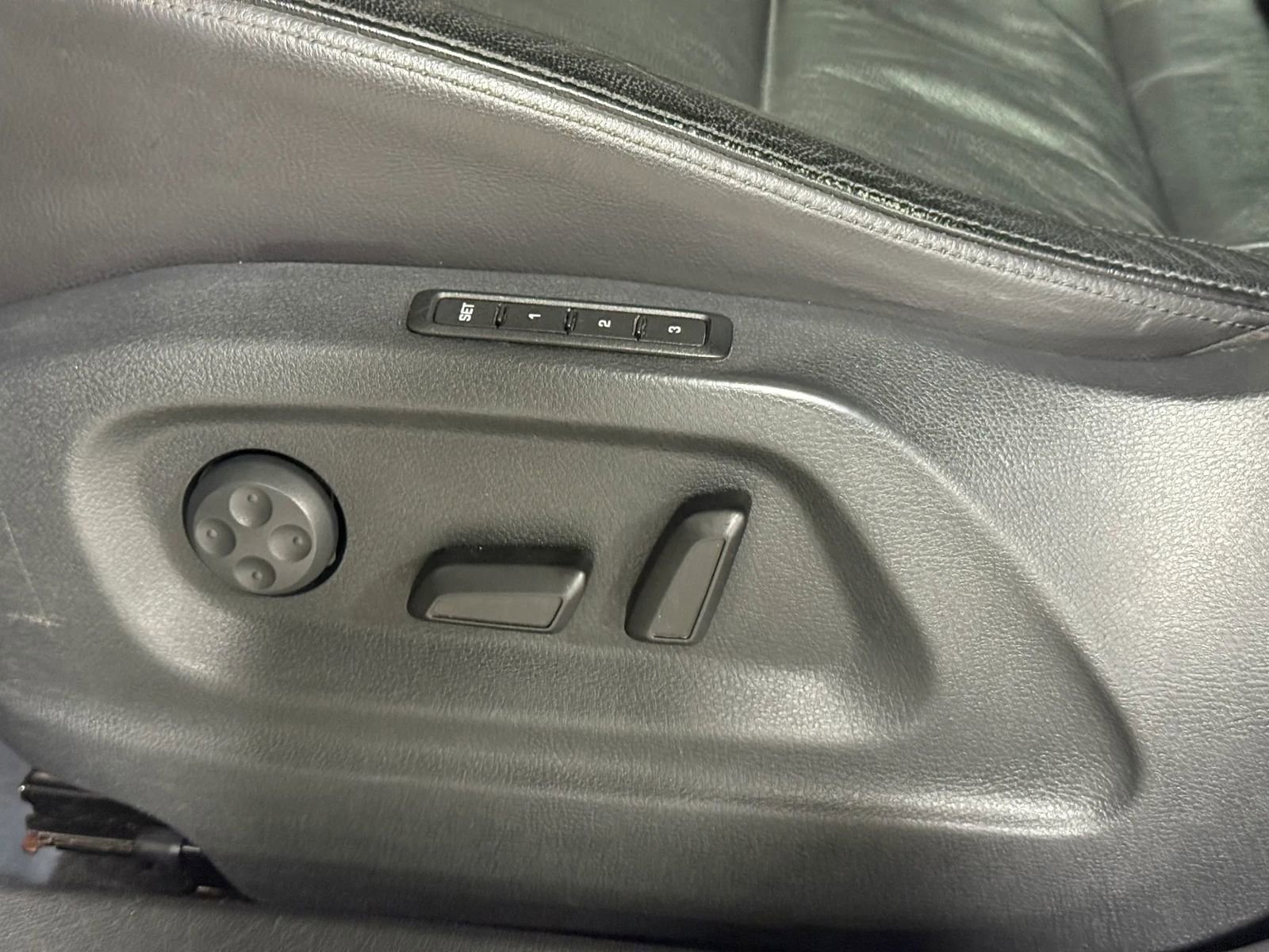 Used 2017 Volkswagen Tiguan SEL FWD image 18