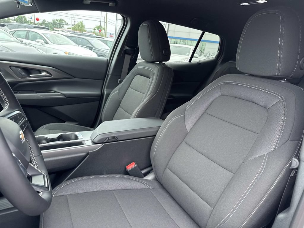 Used 2026 Chevrolet Equinox EV LT w/ Comfort Package FWD image 17