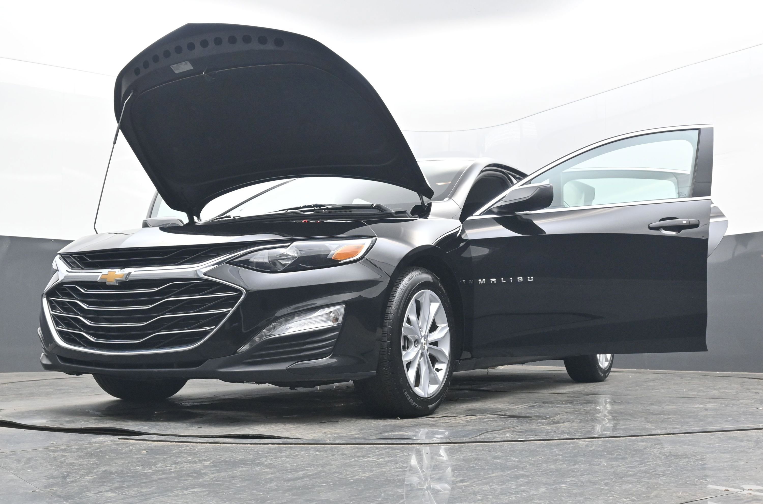 Used 2024 Chevrolet Malibu LT image 40