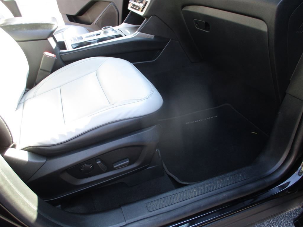 Used 2021 Ford Explorer XLT w/ Equipment Group 202A image 19