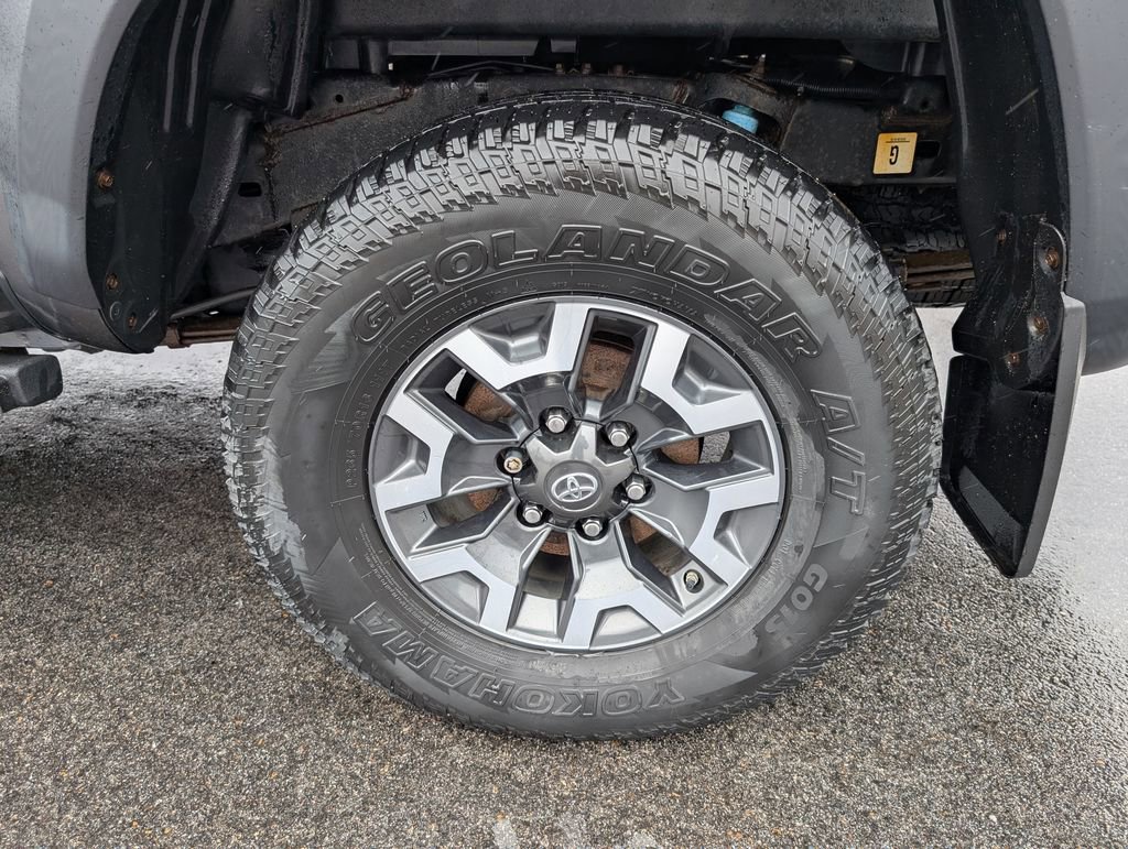 Used 2016 Toyota Tacoma TRD Off-Road w/ Towing Package image 11