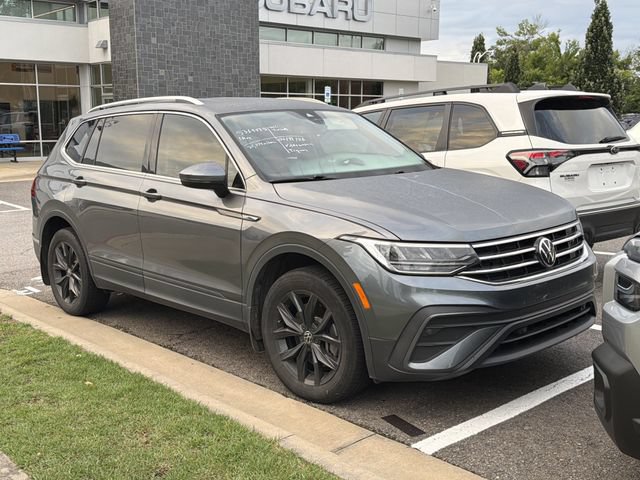 Used 2024 Volkswagen Tiguan SE FWD image 2