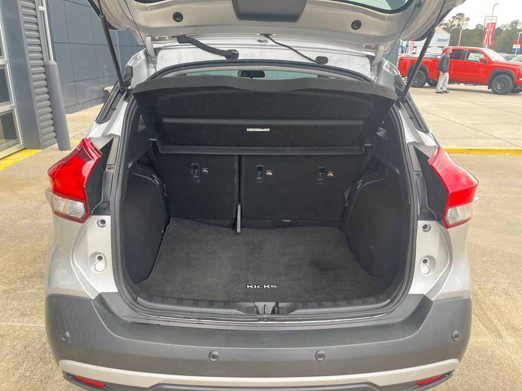 Used 2020 Nissan Kicks SR image 24