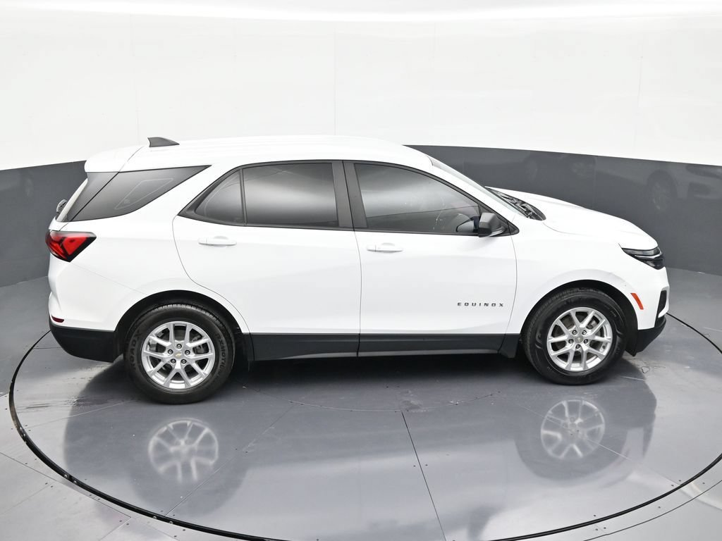 Used 2022 Chevrolet Equinox LS FWD image 17