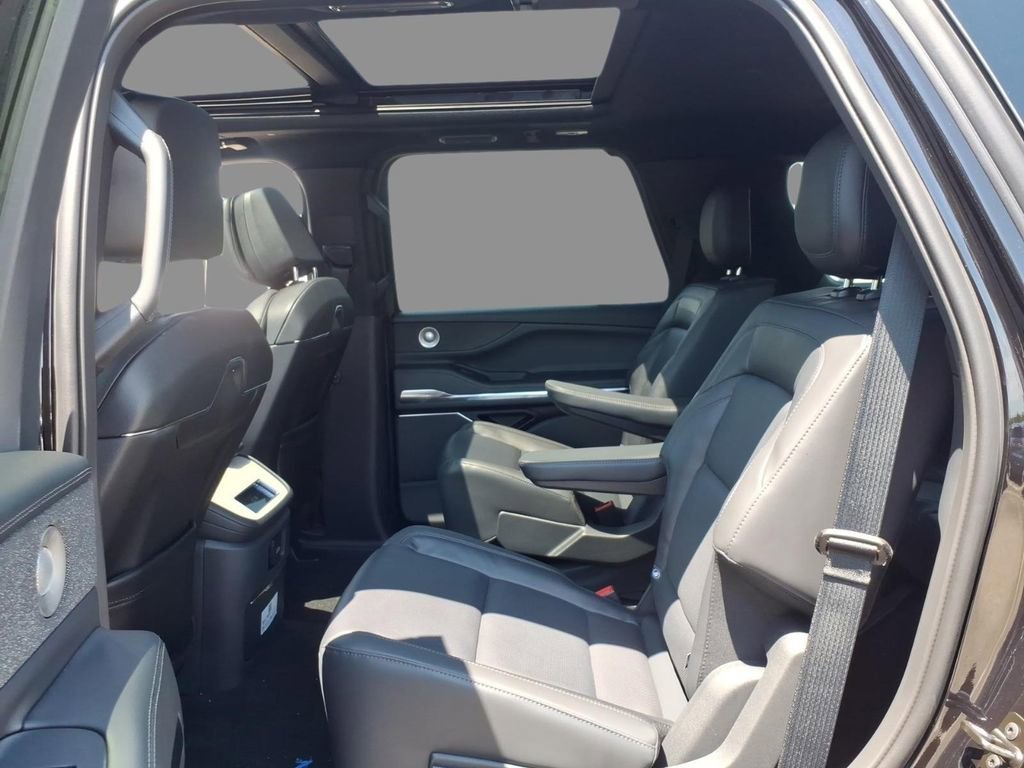 New 2026 Lincoln Navigator Reserve w/ Jet Appearance Package AWD/4WD image 5