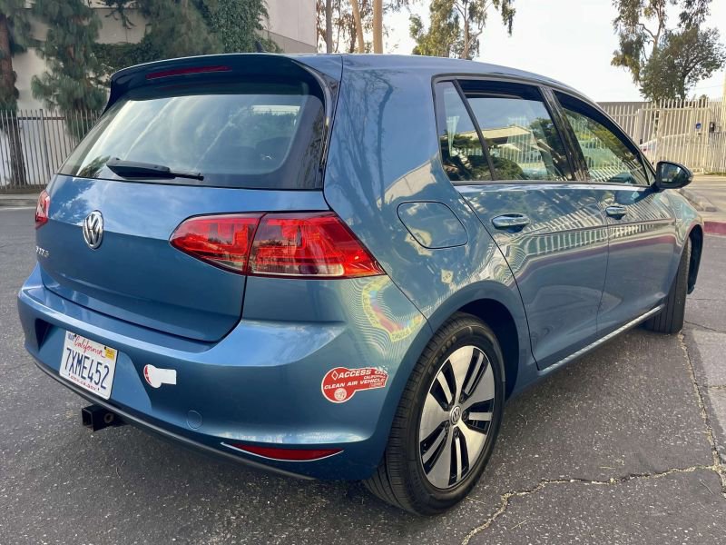 Used 2016 Volkswagen e-Golf SE w/ DC Fast Charging Package image 4