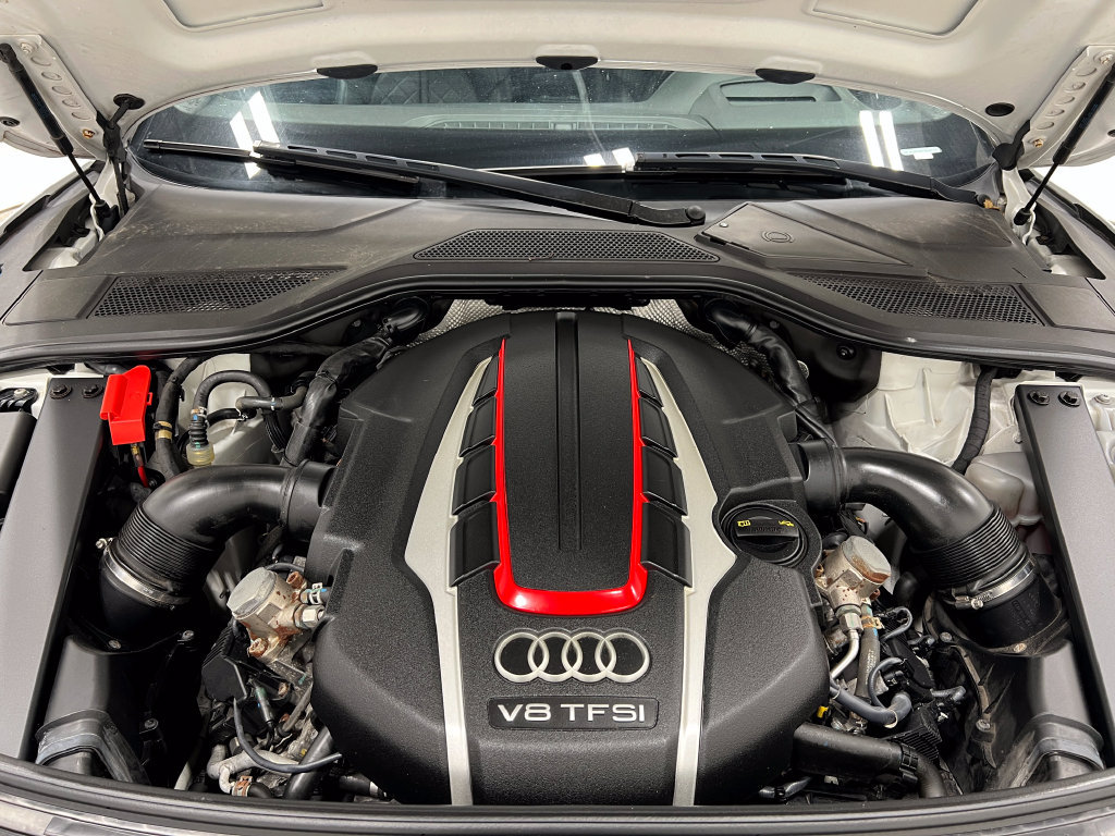 Used 2015 Audi S8 AWD/4WD image 29