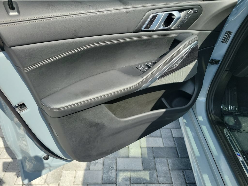 Used 2025 BMW X6 xDrive40i w/ Executive Package AWD/4WD image 23