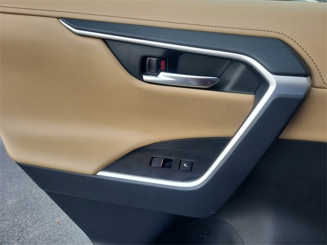 Used 2019 Toyota RAV4 Limited image 14