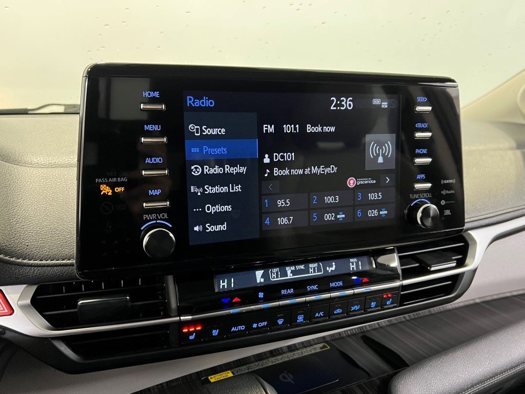 Used 2023 Toyota Sienna Limited image 51