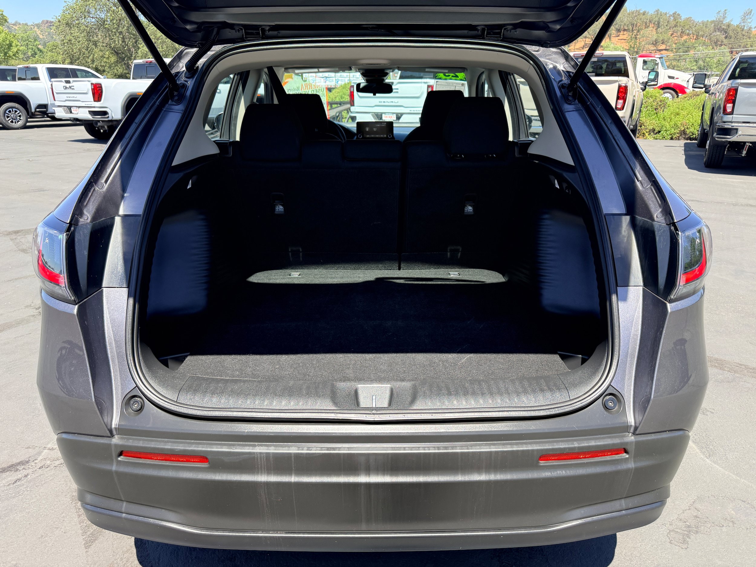 Used 2025 Honda HR-V LX image 9