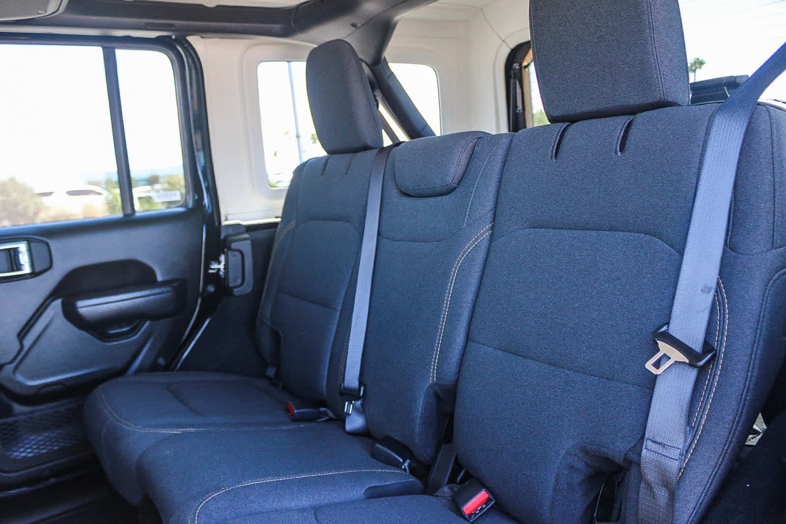 Used 2025 Jeep Wrangler Unlimited Sport AWD/4WD image 18