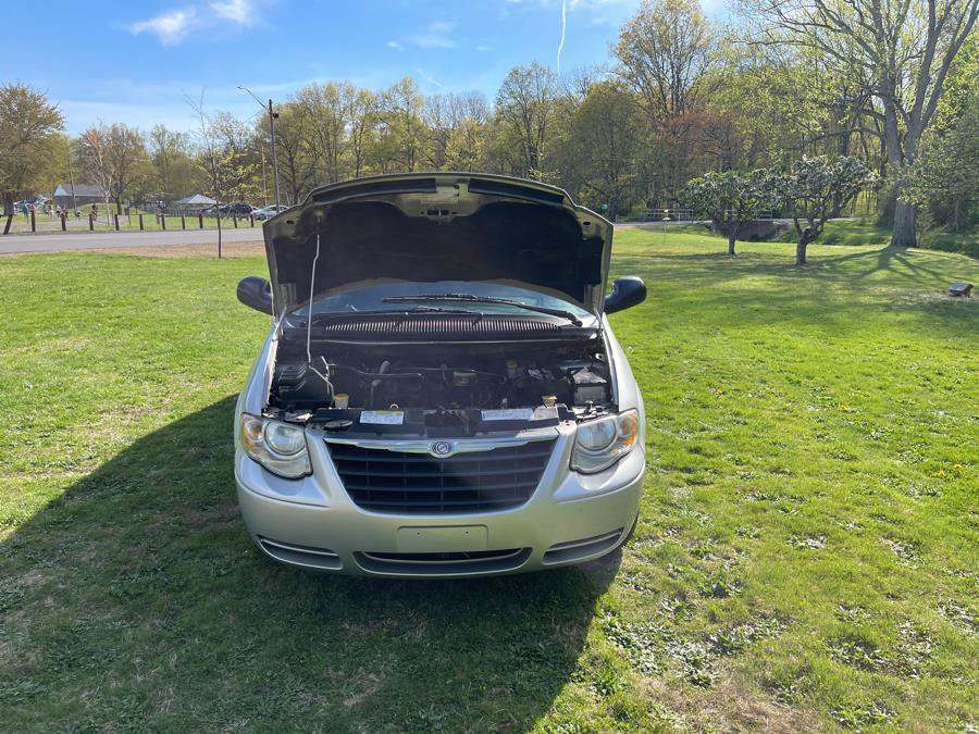 Used 2005 Chrysler Town & Country LX w/ Popular Equipment Group II FWD image 21