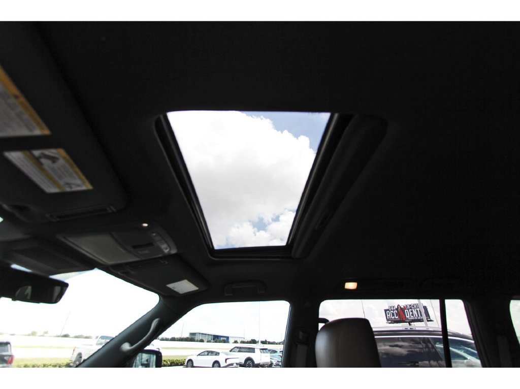 Used 2021 Nissan Armada Platinum w/ Captain's Chairs Package RWD image 36