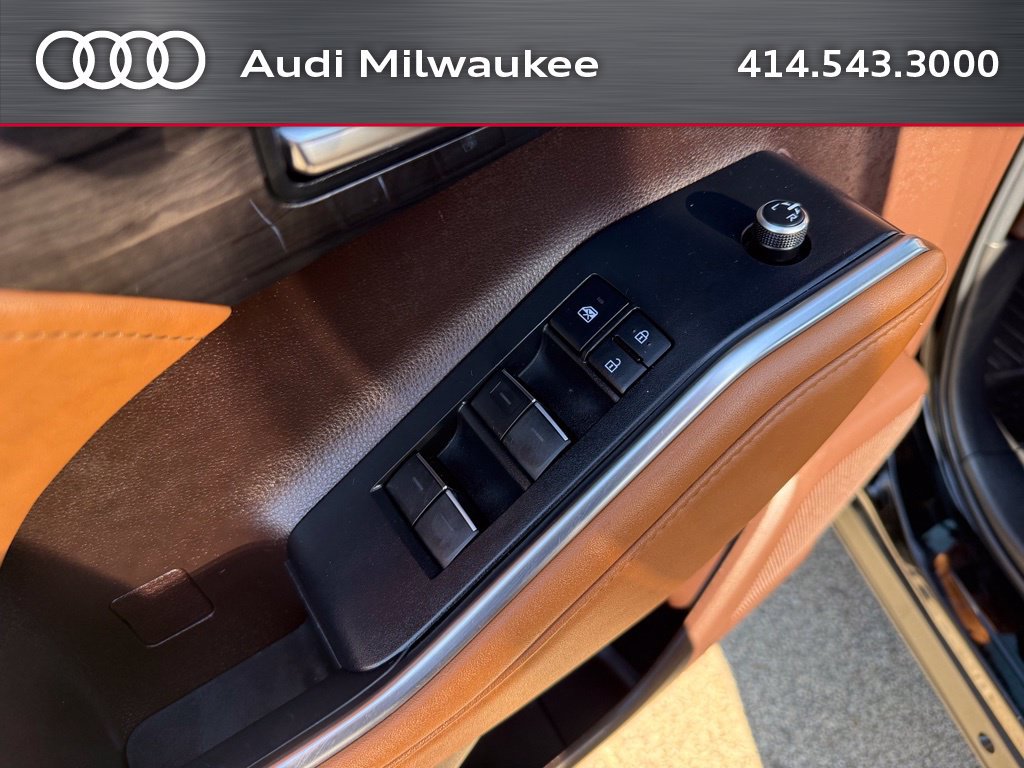 Used 2022 Toyota Highlander Platinum AWD/4WD image 19