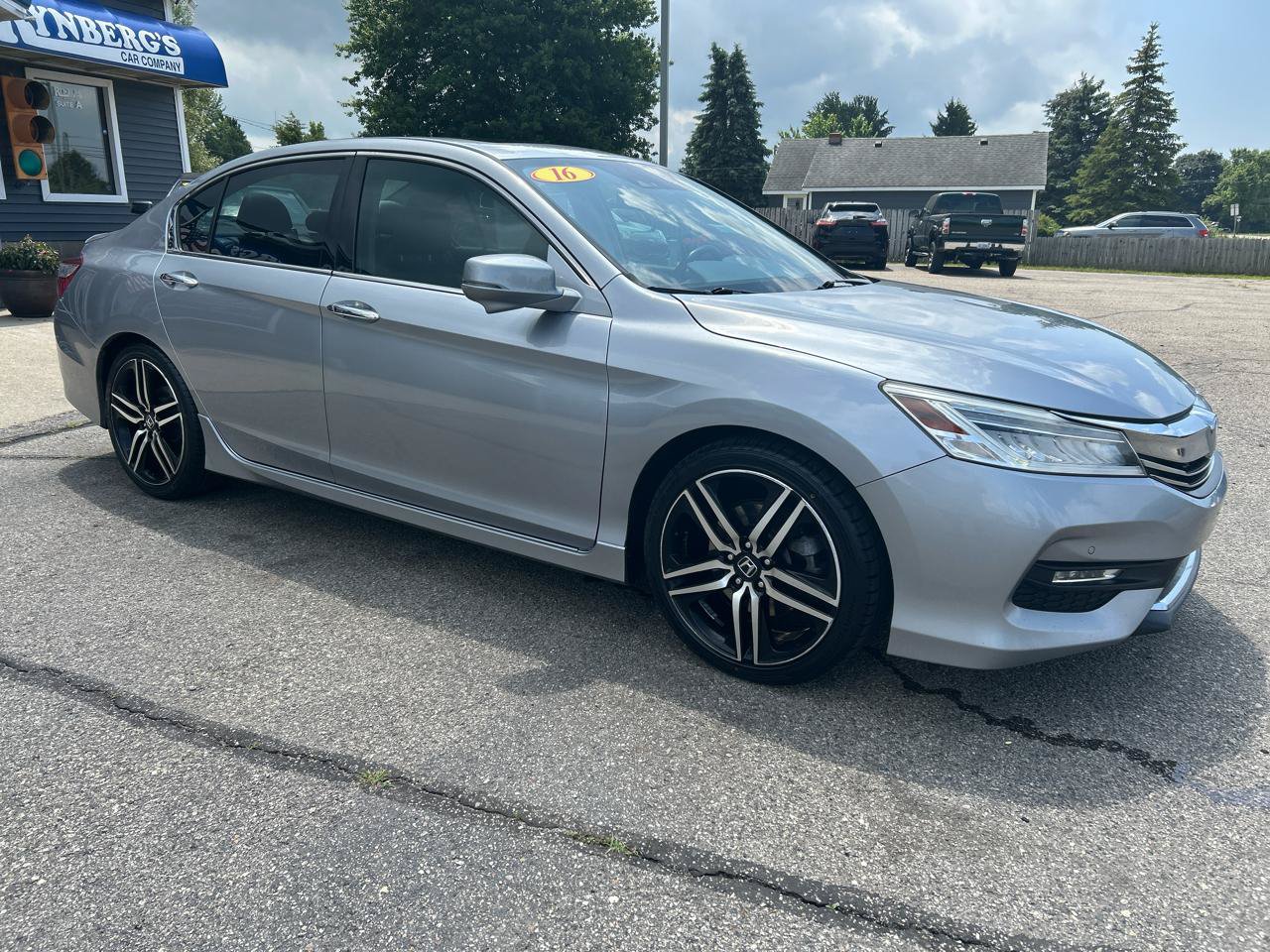 Used 2016 Honda Accord Touring image 5