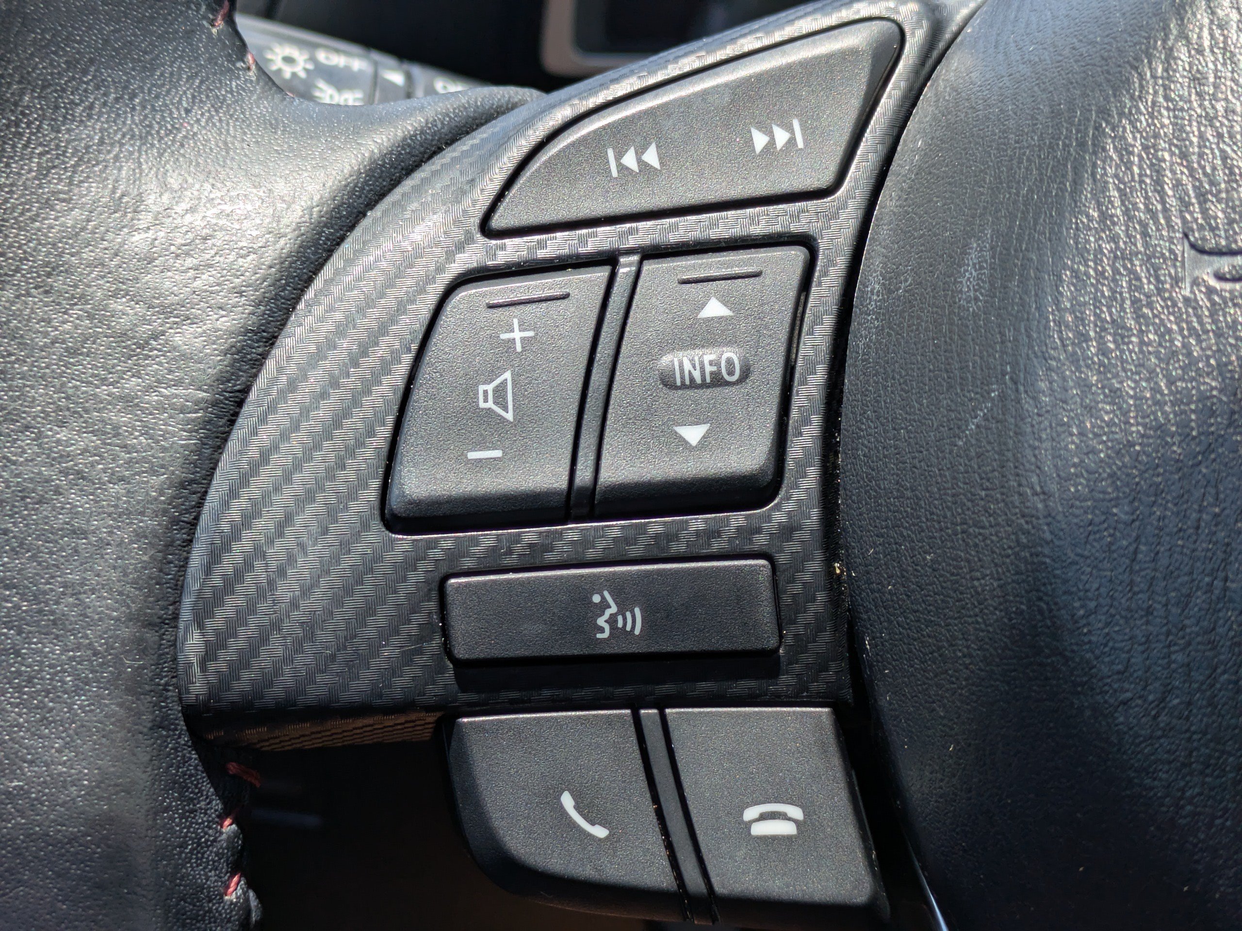 Used 2015 MAZDA MAZDA3 i Touring w/ Technology Package FWD image 21