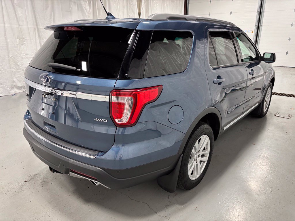 Used 2018 Ford Explorer XLT w/ Equipment Group 202A AWD/4WD image 7