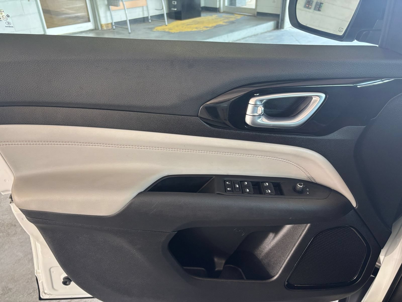 Used 2025 Jeep Compass Limited AWD/4WD image 18