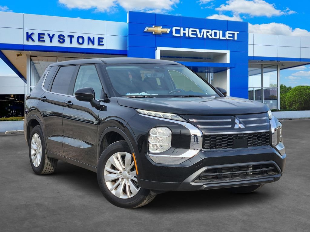 Used 2025 Mitsubishi Outlander ES image 1