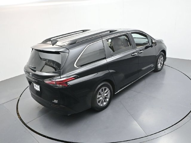 Used 2021 Toyota Sienna XLE FWD image 41