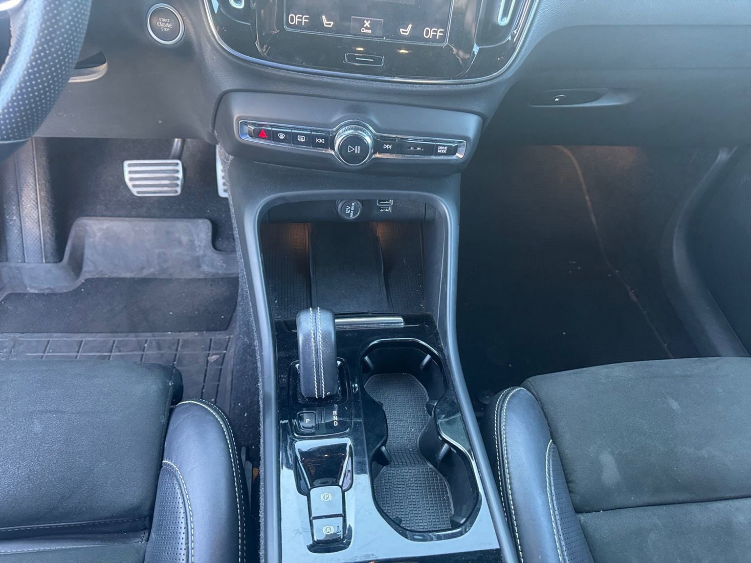 Used 2020 Volvo XC40 T4 R-Design w/ Protection Package Premier FWD image 18