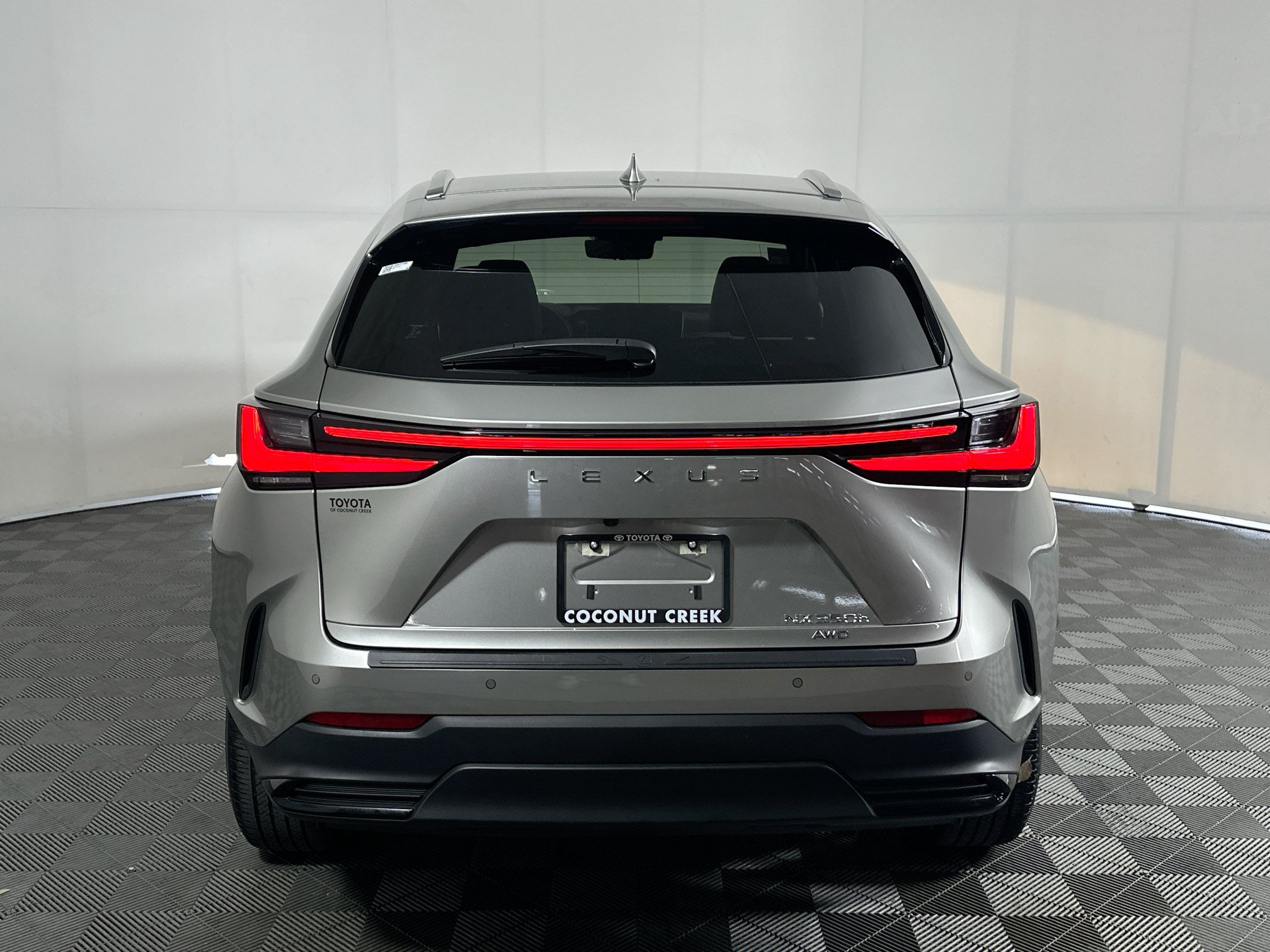 Used 2024 Lexus NX 350h AWD image 4