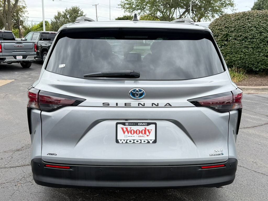 Used 2024 Toyota Sienna XLE AWD/4WD image 8