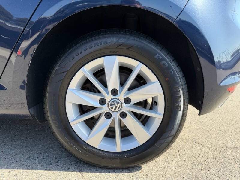 Used 2016 Volkswagen Golf SE FWD image 9