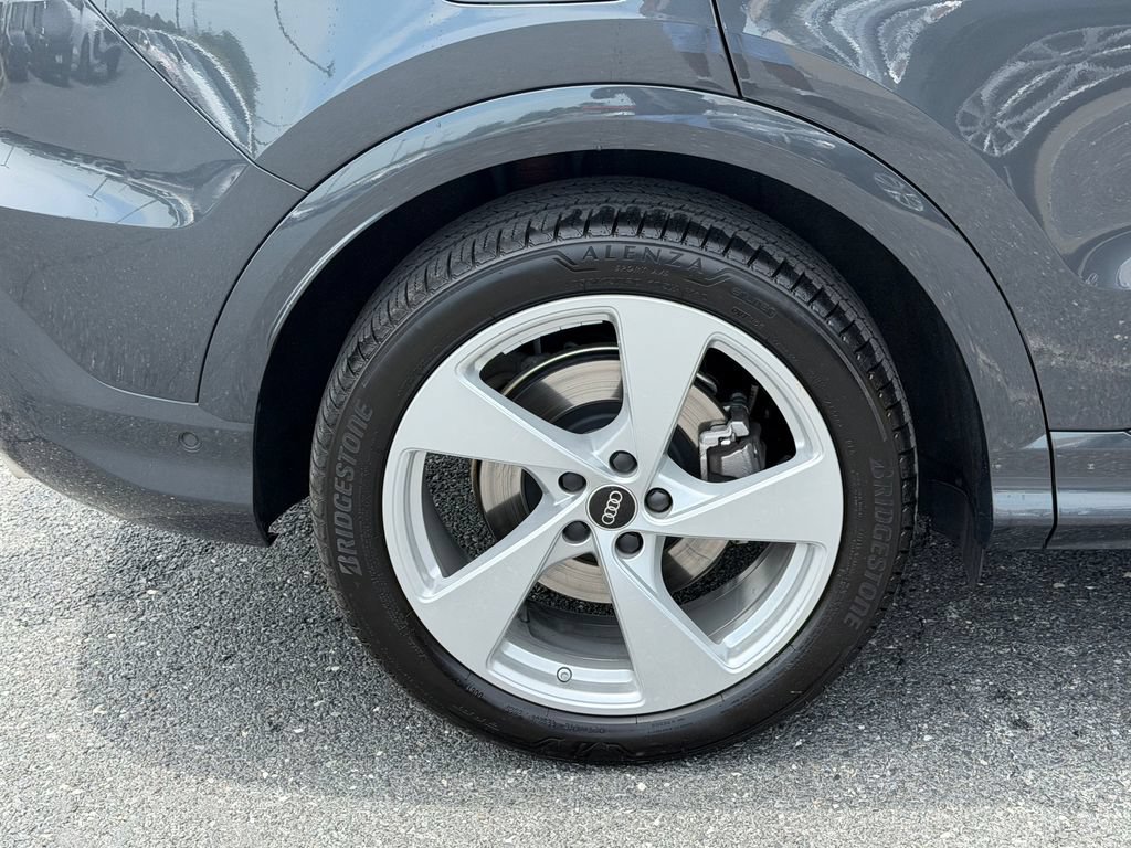 Certified 2025 Audi Q5 Prestige AWD/4WD image 12