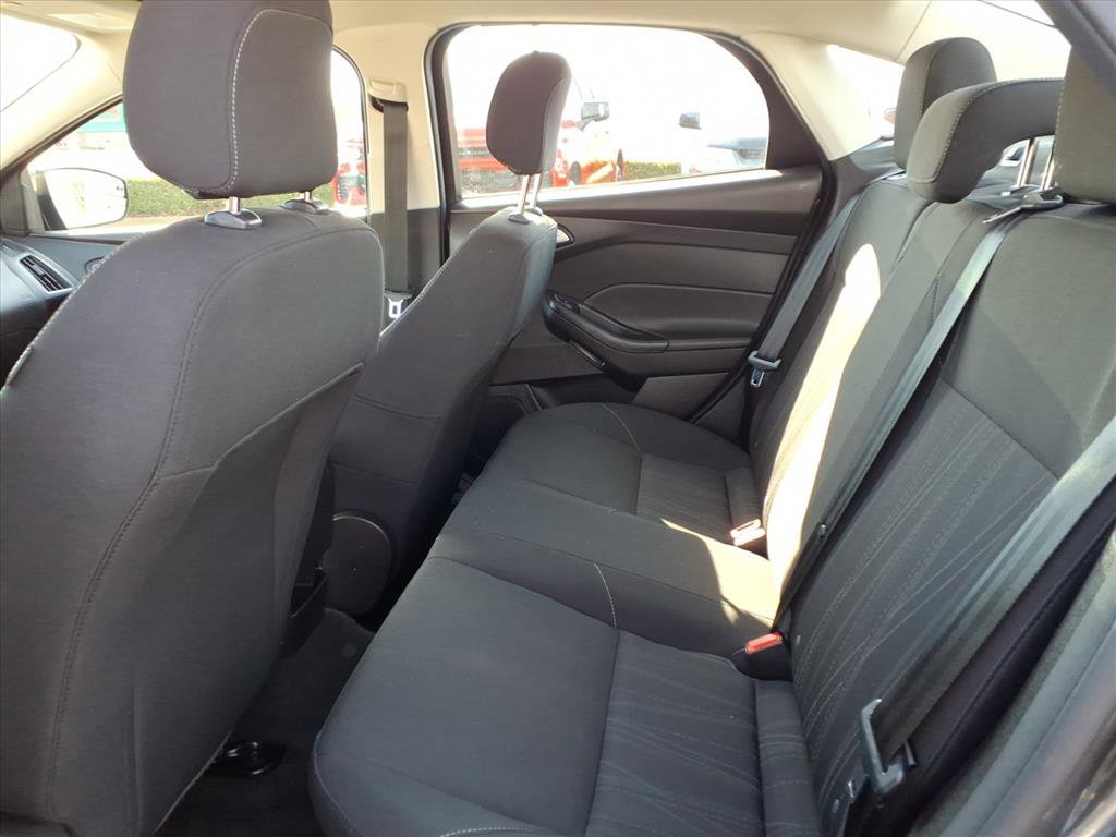 Used 2018 Ford Focus SE w/ SE Appearance Package image 25