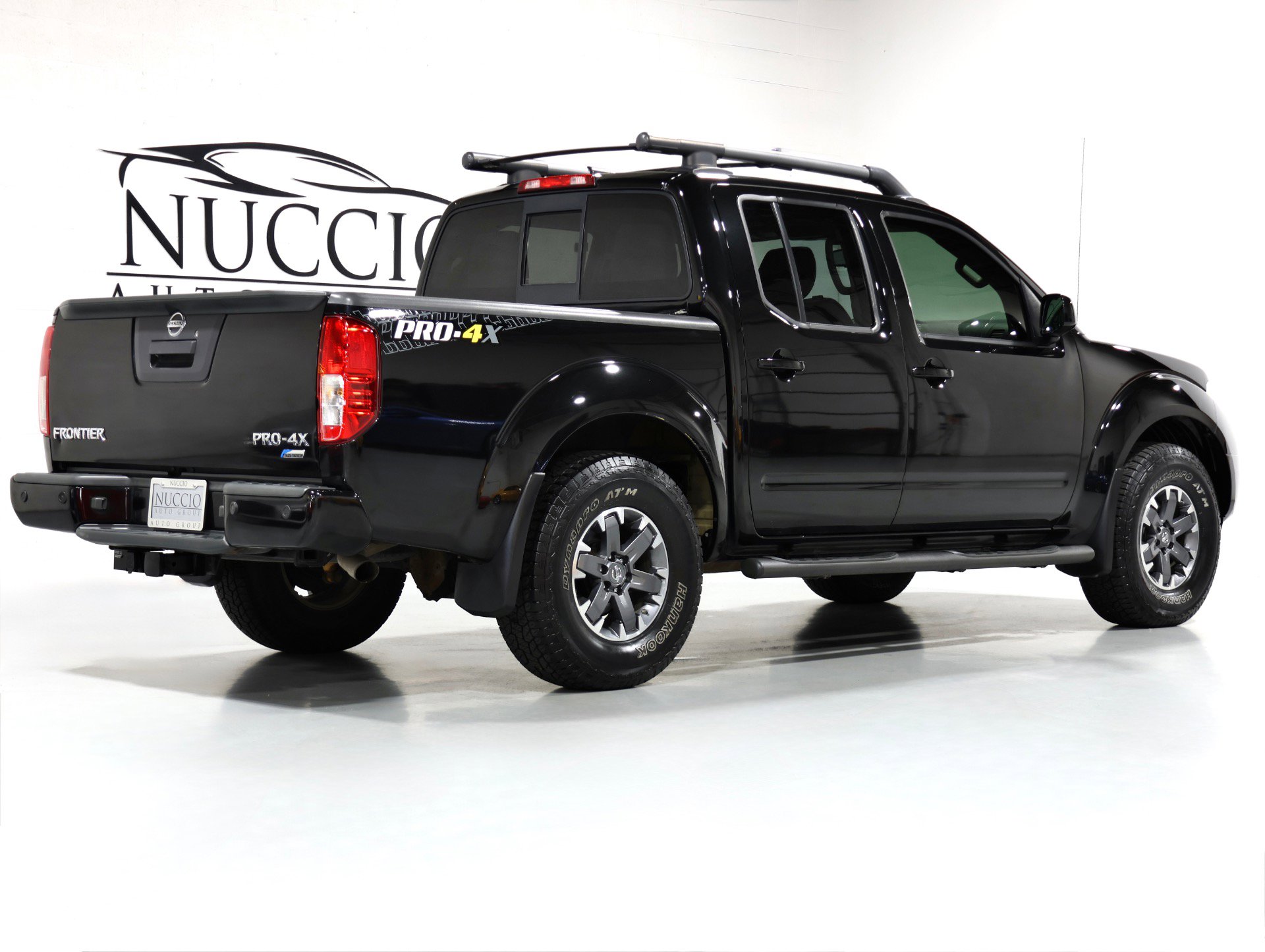 Used 2017 Nissan Frontier PRO-4X w/ Pro-4x Luxury Package AWD/4WD image 17