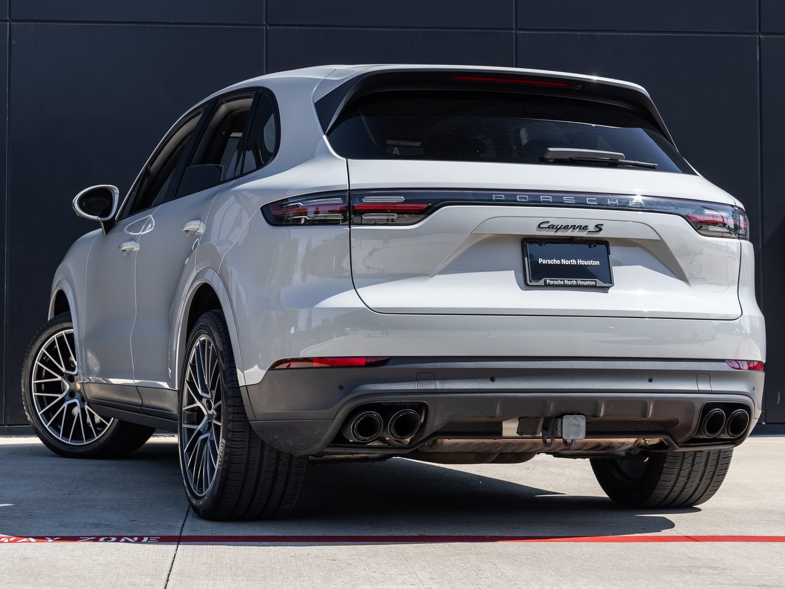 Certified 2023 Porsche Cayenne S Platinum AWD/4WD image 3