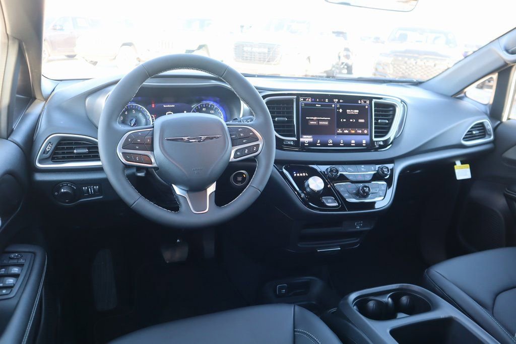 New 2026 Chrysler Voyager LX image 2