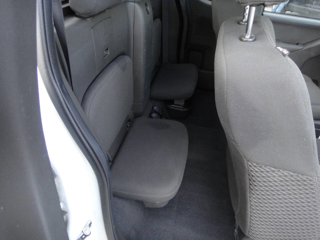 Used 2020 Nissan Frontier SV image 13