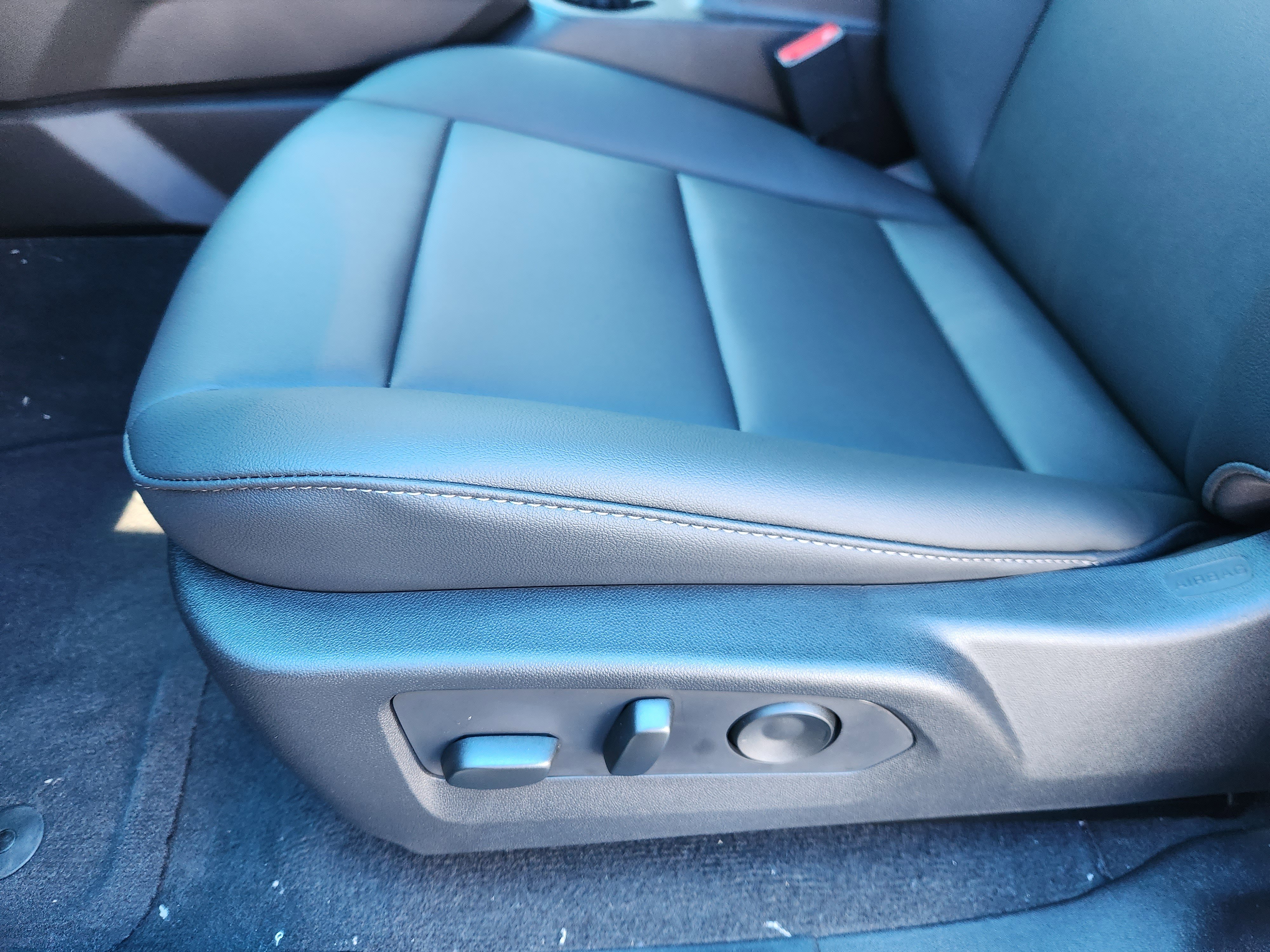 New 2025 Chevrolet Colorado LT w/ LT Convenience Package image 17