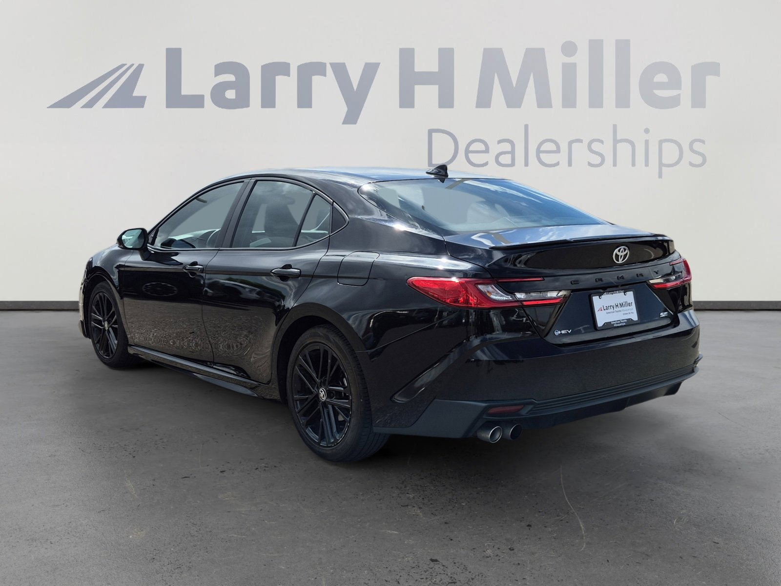 Certified 2025 Toyota Camry SE image 3