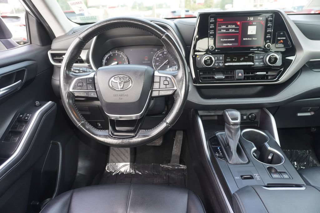 Used 2020 Toyota Highlander XLE FWD image 13