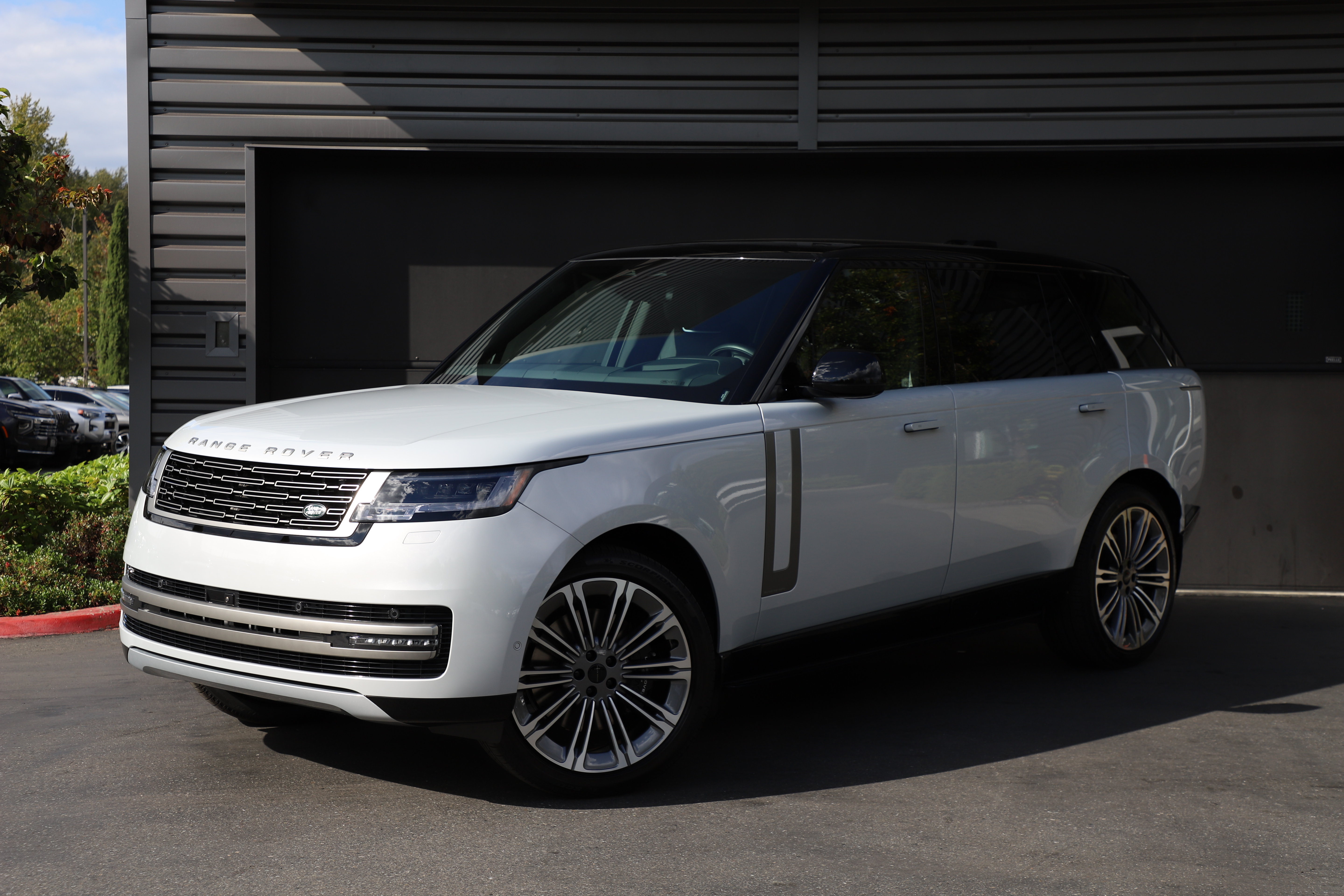 New 2026 Land Rover Range Rover Long Wheelbase Autobiography AWD/4WD video 1