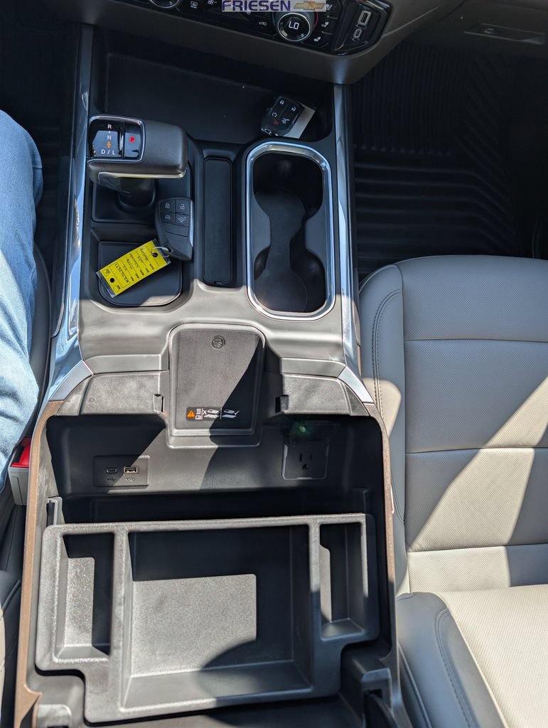 Used 2022 Chevrolet Silverado 1500 LTZ w/ Technology Package AWD/4WD image 18