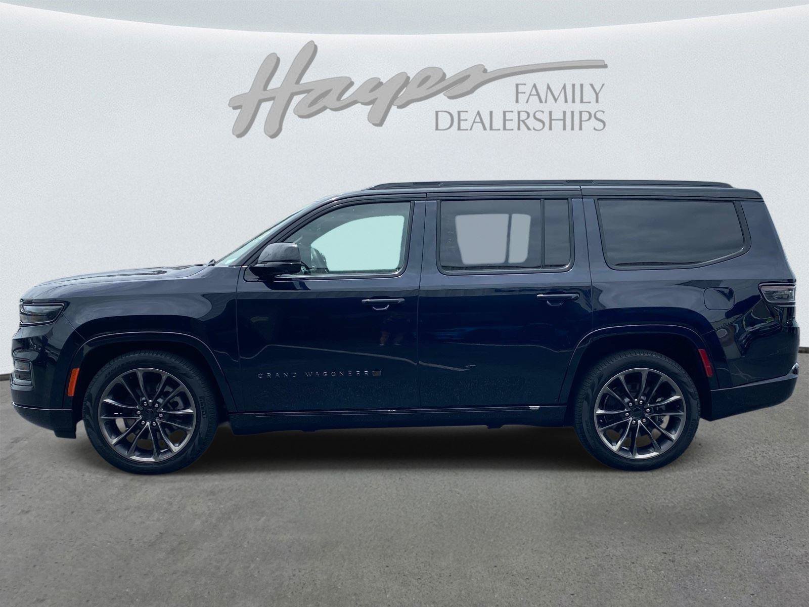 Used 2025 Jeep Grand Wagoneer Series III w/ Rear Seat Video Group 1 AWD/4WD image 9