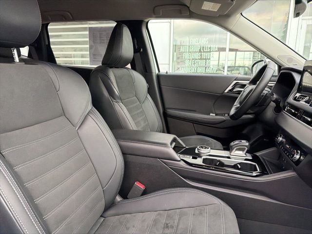 Used 2025 Mitsubishi Outlander SE image 28