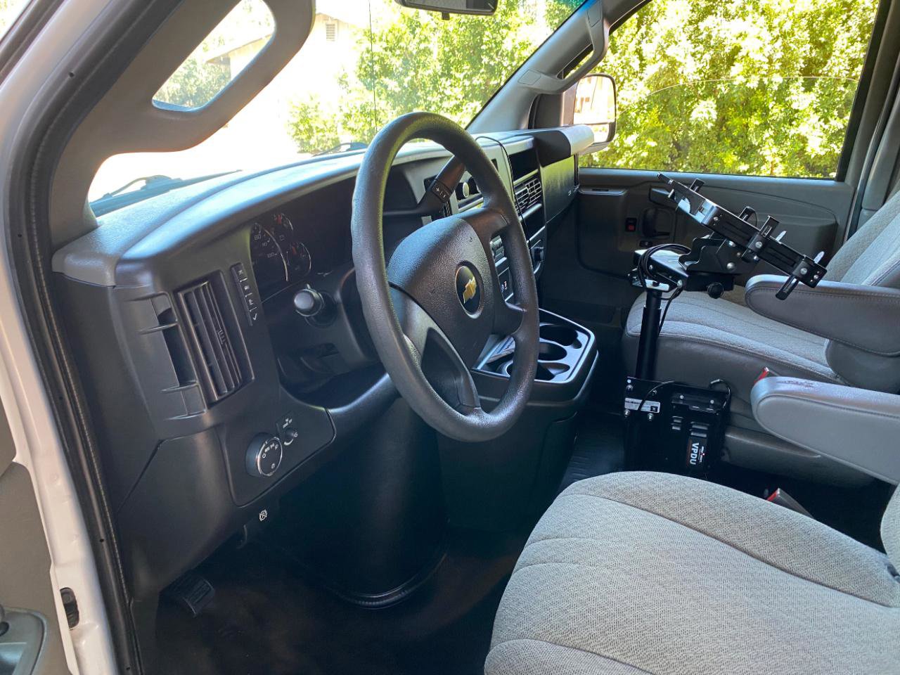 Used 2021 Chevrolet Express 2500 RWD image 28