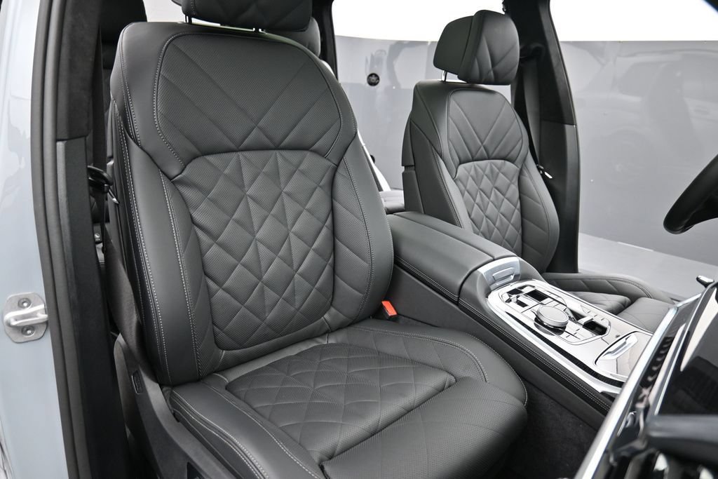 Used 2026 BMW X7 xDrive40i w/ M Sport Package AWD/4WD image 22